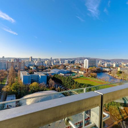 Sunny Apartment With Amazing Terrace On The 13Th Floor Near City Center Bratislava Exterior photo